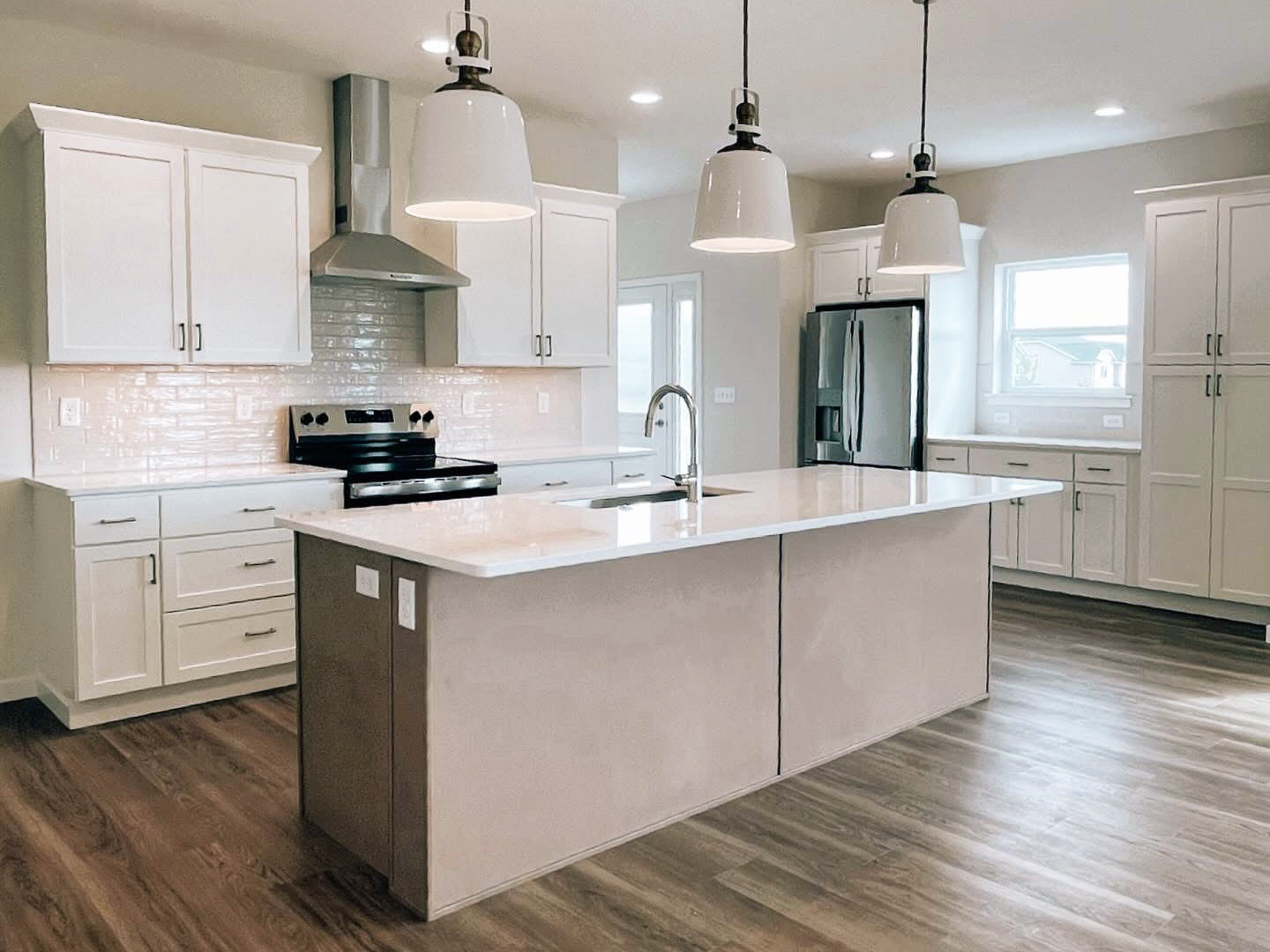 kitchen-with-white-cabinets